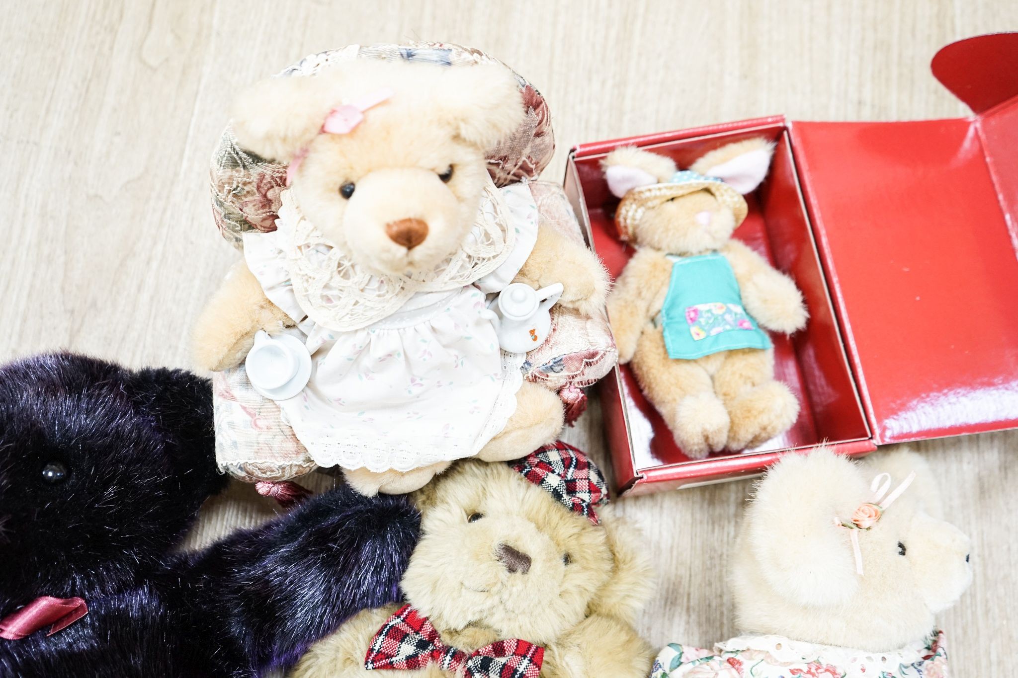 Four Bialosky bears and Metro bears